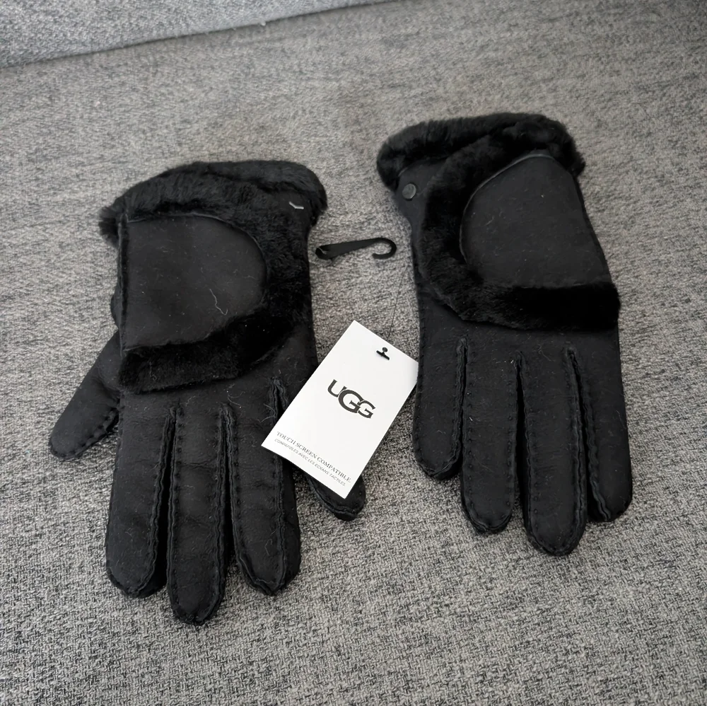 UGG chic black